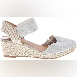 NWT Comfortview Silver Wedges 10W